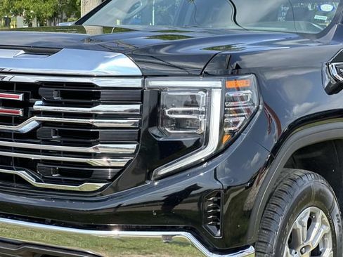 Used 2025 GMC Sierra 1500 SLT AWD/4WD image 7