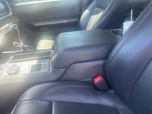 Used 2022 Ford Expedition XLT RWD image 2
