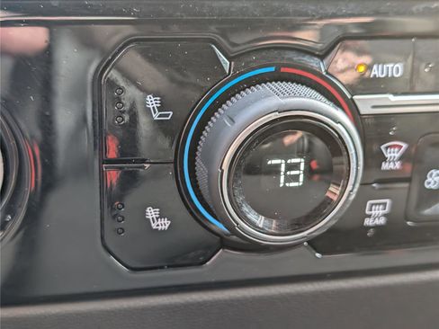 Used 2024 Chevrolet Silverado 1500 LT image 24