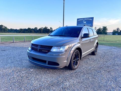 Used 2020 Dodge Journey SE w/ SE Popular Equipment Group FWD image 4