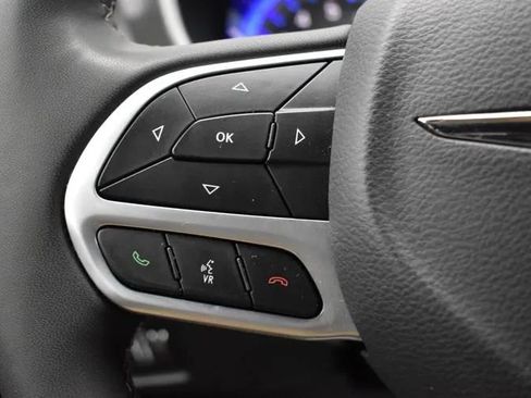Used 2025 Chrysler Pacifica Select FWD image 24