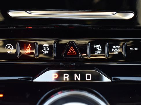 Used 2025 Jeep Wagoneer L Series II w/ Premium Group I image 38