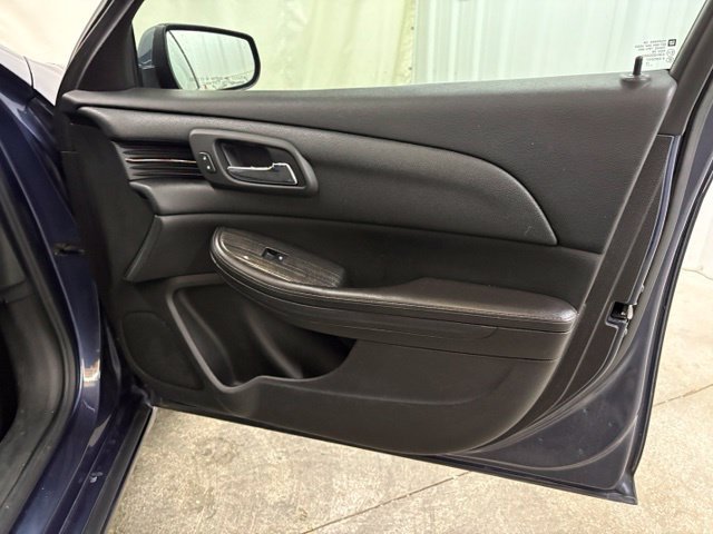 Used 2015 Chevrolet Malibu LT FWD image 17
