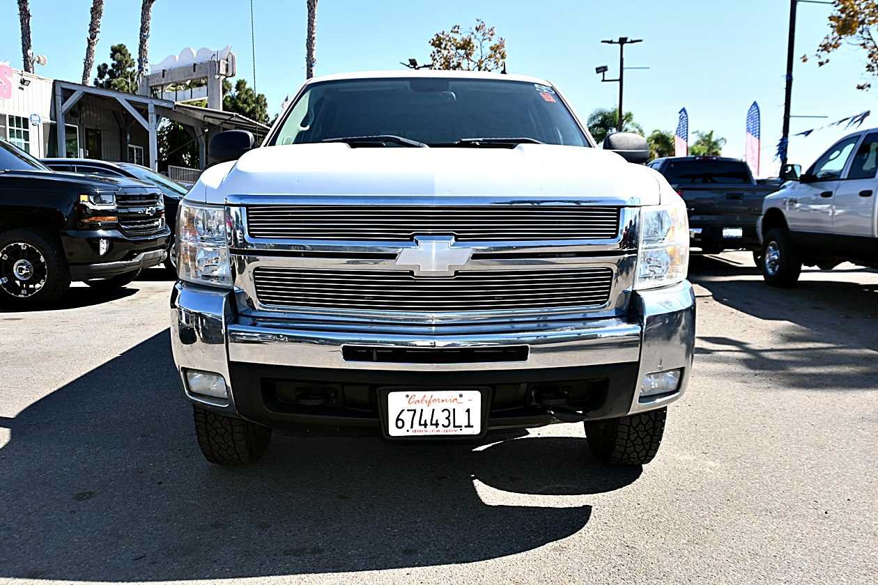 Used 2008 Chevrolet Silverado 2500 LT w/ 2LT Convenience Package RWD image 2