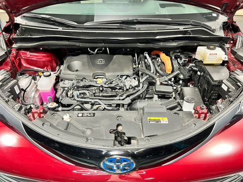 Used 2025 Toyota Sienna Platinum AWD/4WD image 30