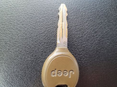 Used 2016 Jeep Compass Sport image 32