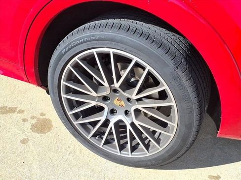 Used 2023 Porsche Cayenne Platinum Edition image 26