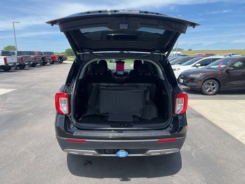 Used 2023 Ford Explorer XLT w/ Equipment Group 202A AWD/4WD image 17