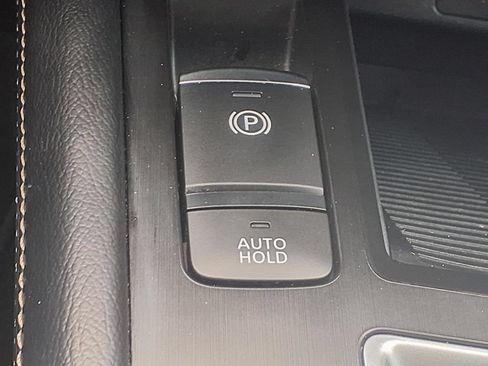 Used 2025 Nissan Kicks SV AWD/4WD image 7