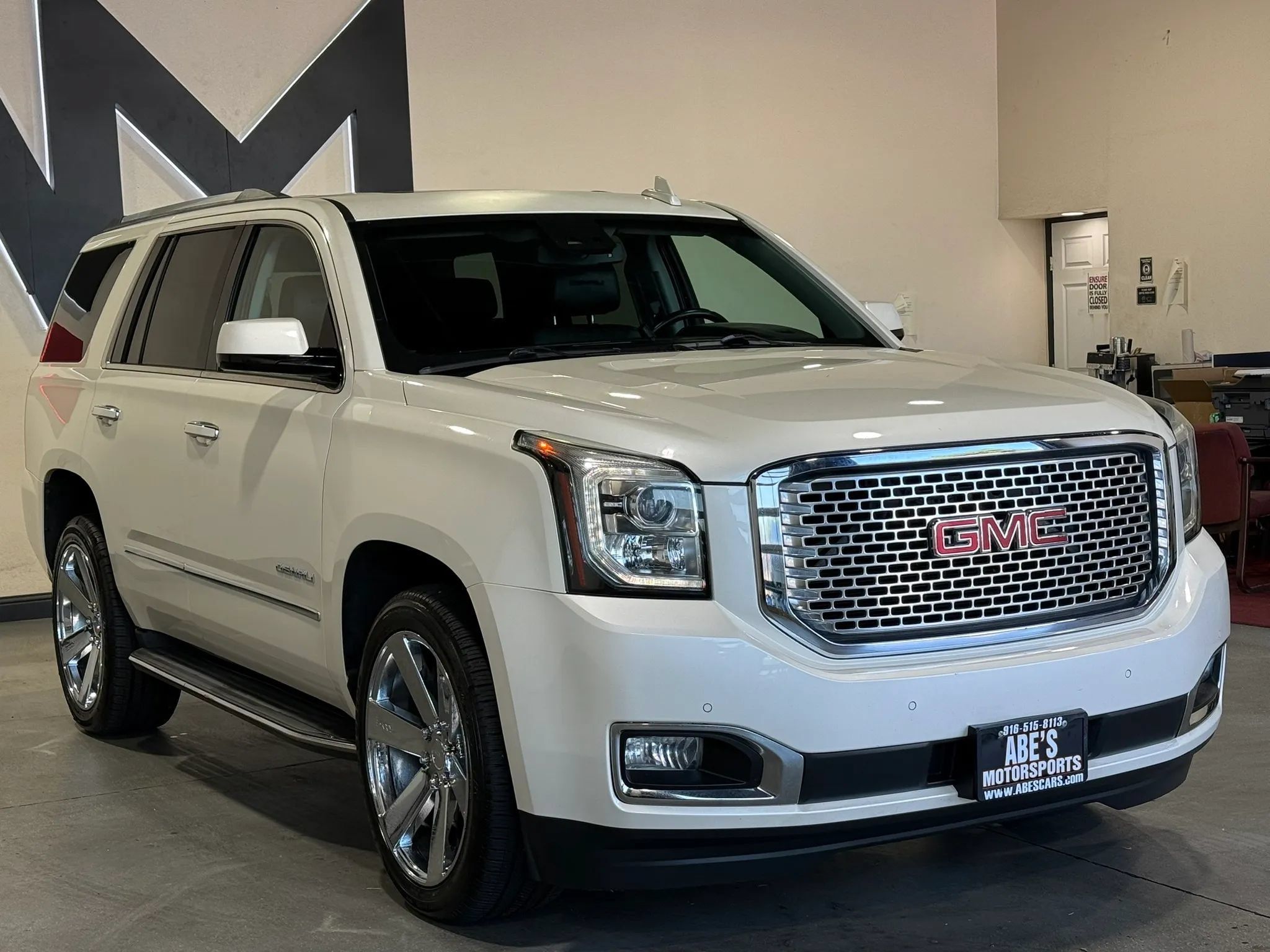 Used 2015 GMC Yukon Denali w/ Open Road Package AWD/4WD image 2
