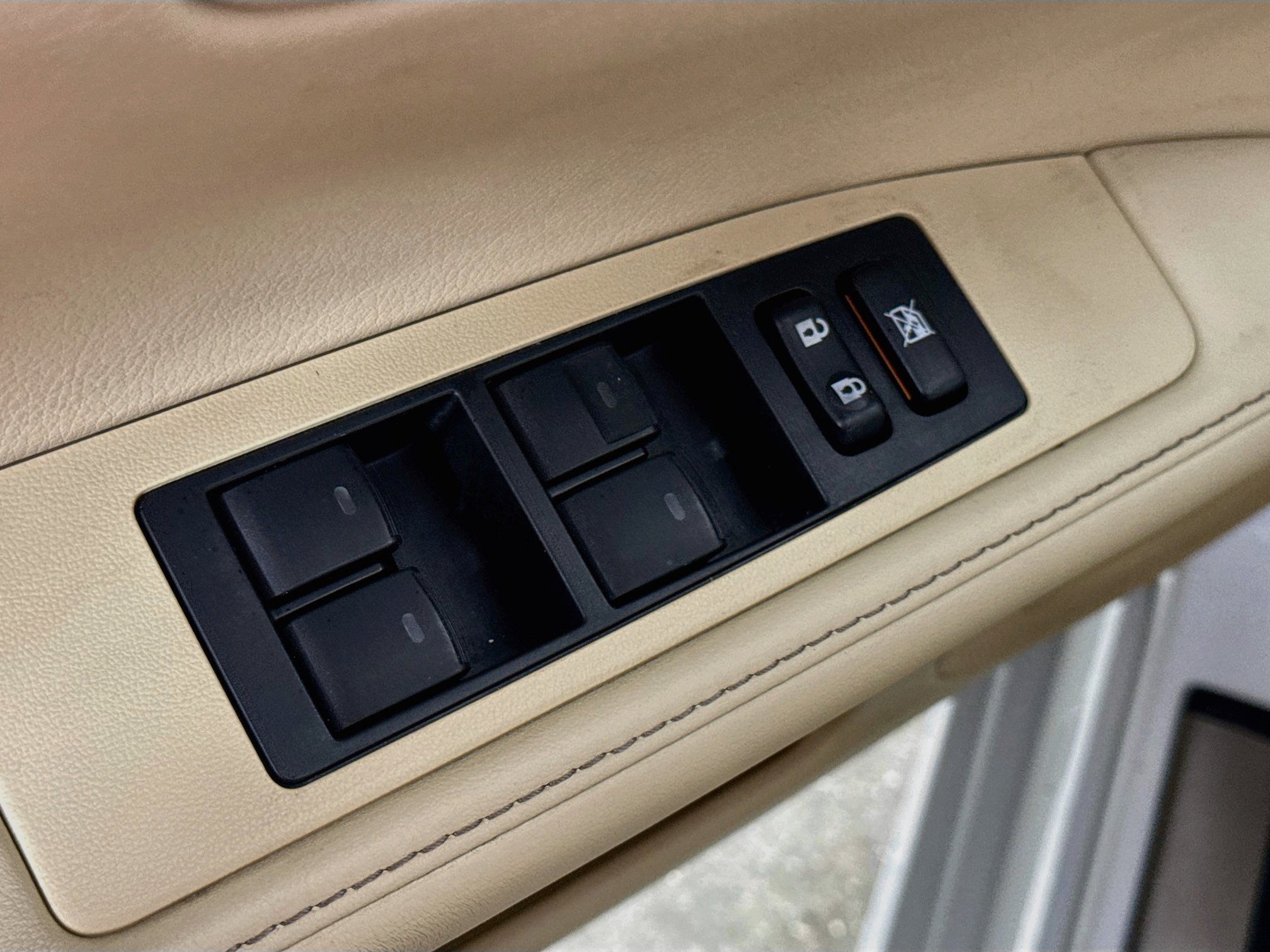 Used 2013 Lexus ES 300h w/ Luxury Pkg FWD image 15