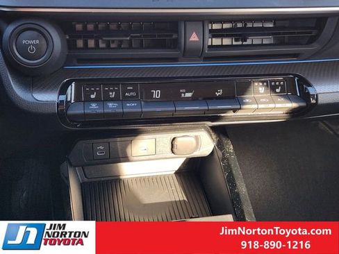 Used 2025 Toyota Prius Limited image 20