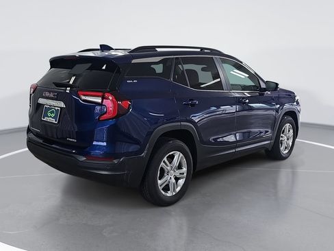 Used 2022 GMC Terrain SLE w/ Driver Convenience Package image 5