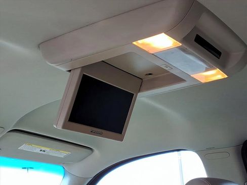 Used 2012 GMC Yukon SLT w/ SLT-2 Equipment Package image 12