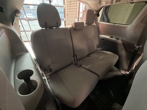 Used 2016 Toyota Sienna XLE Premium image 7