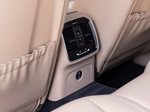 Certified 2026 Porsche Macan AWD/4WD image 27