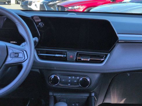 Used 2025 Chevrolet TrailBlazer LS image 44