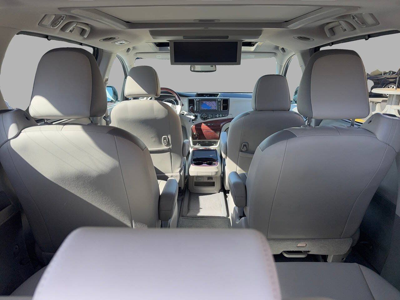 Used 2013 Toyota Sienna Limited w/ Premium Pkg FWD image 26