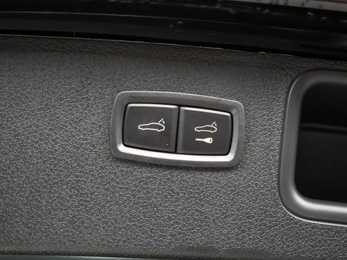 Certified 2026 Porsche Macan AWD/4WD image 25