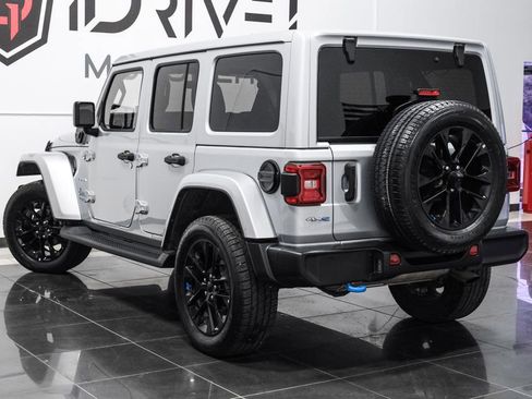 Used 2022 Jeep Wrangler Unlimited Sahara w/ Cold Weather Group AWD/4WD image 12