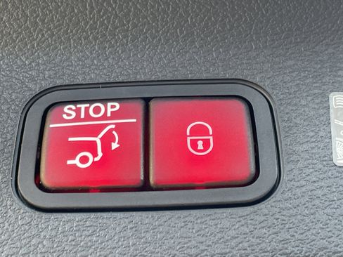 Certified 2025 Mercedes-Benz GLS 450 4MATIC image 13