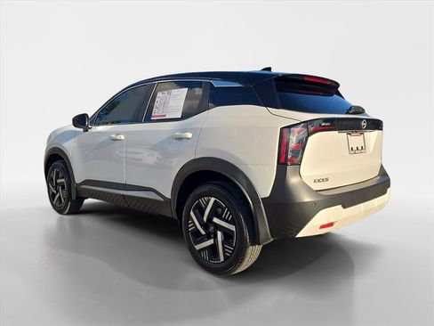 Used 2025 Nissan Kicks SV w/ Illumination Package image 4