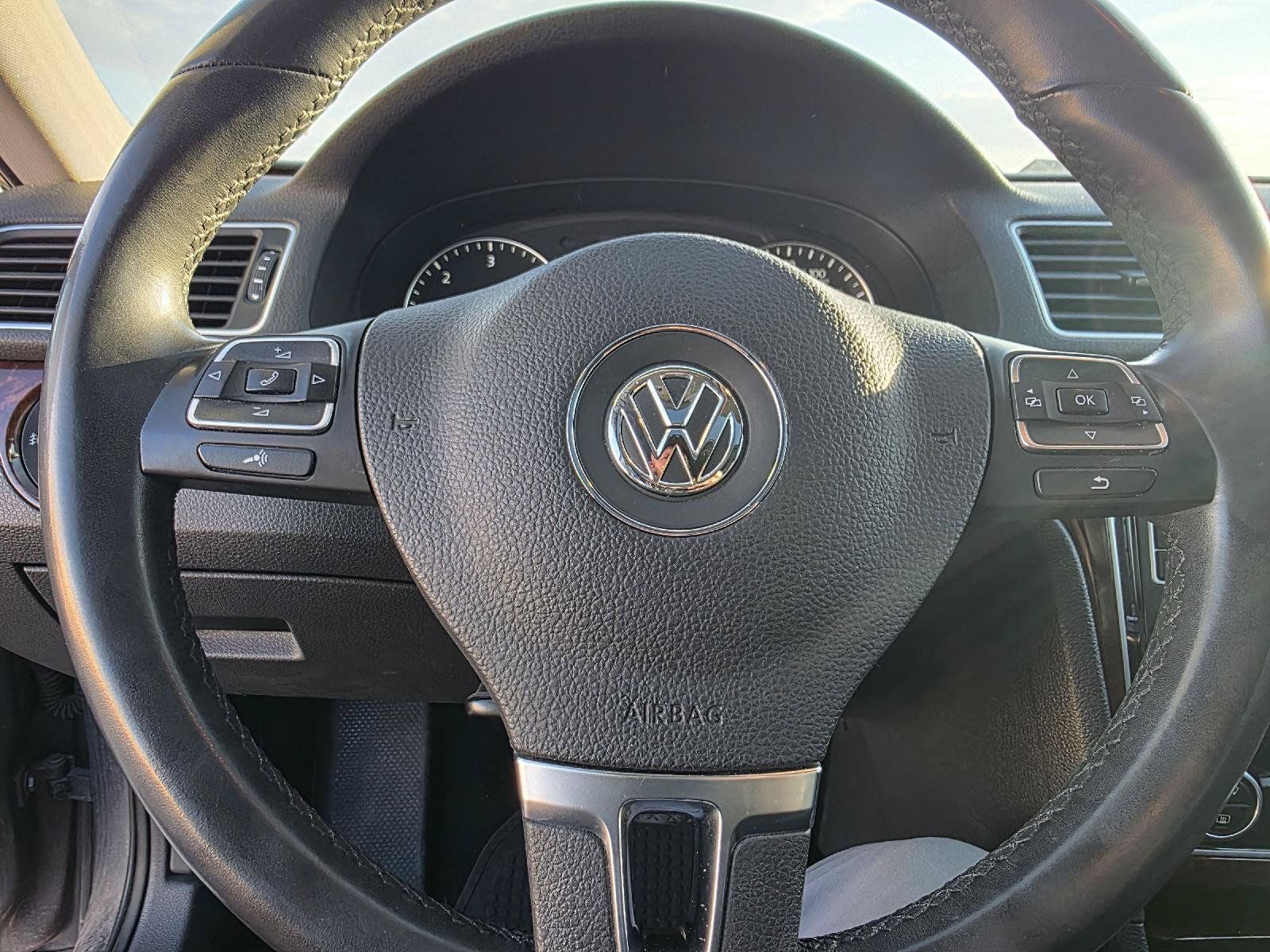 Used 2013 Volkswagen Passat TDI SEL Premium FWD image 17