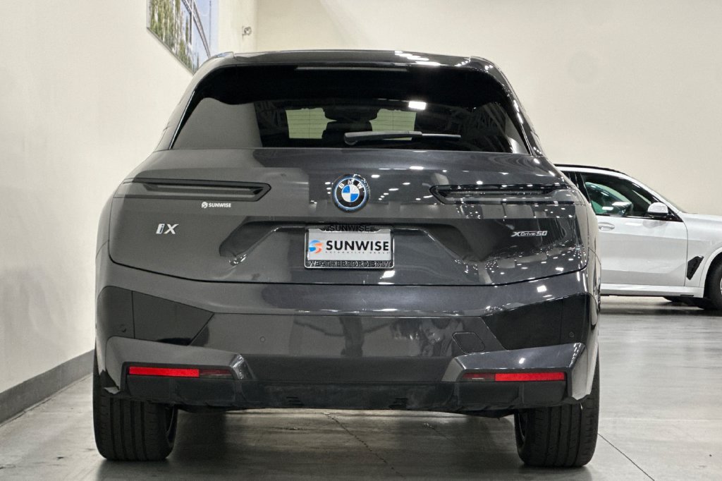 Used 2024 BMW iX xDrive50 w/ Sport Package AWD/4WD image 5