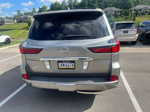 Used 2017 Lexus LX 570 4WD w/ Luxury Package image 21