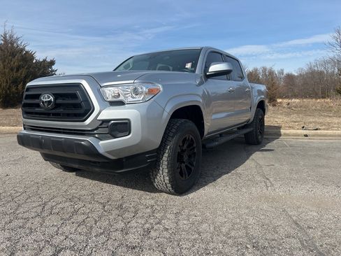 Used 2022 Toyota Tacoma SR image 1