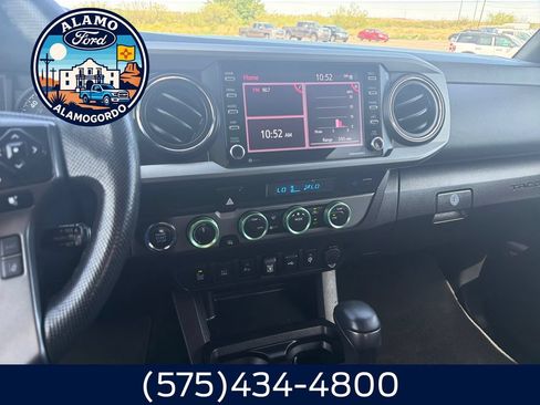 Used 2023 Toyota Tacoma TRD Off-Road w/ Technology Package AWD/4WD image 17