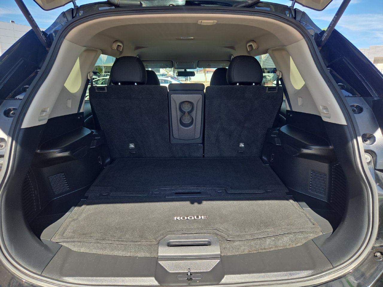 Used 2017 Nissan Rogue SV FWD image 12