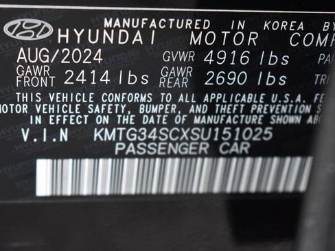 Used 2025 Genesis G70 2.5T image 36