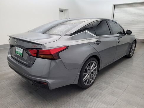 Used 2024 Nissan Altima 2.0 SR FWD image 9