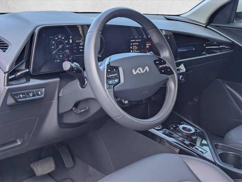Used 2025 Kia Niro Wind FWD image 10