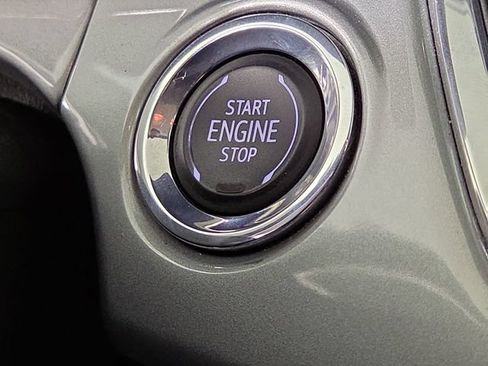 Used 2024 Chevrolet Trax LT w/ LT Convenience Package FWD image 25