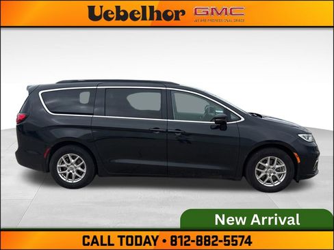 Used 2022 Chrysler Pacifica Touring-L FWD image 3