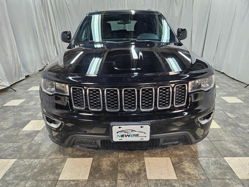 Used 2018 Jeep Grand Cherokee Laredo image 3