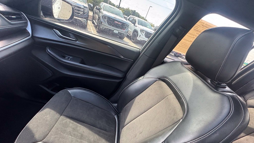Used 2023 Jeep Grand Cherokee Altitude AWD/4WD image 25