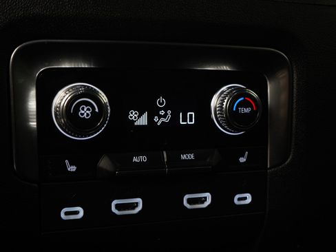 Used 2024 GMC Yukon SLT w/ SLT Luxury Package AWD/4WD image 18
