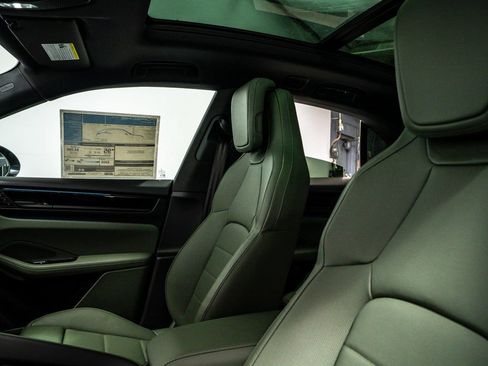 New 2026 Porsche Macan 4 Electric image 27