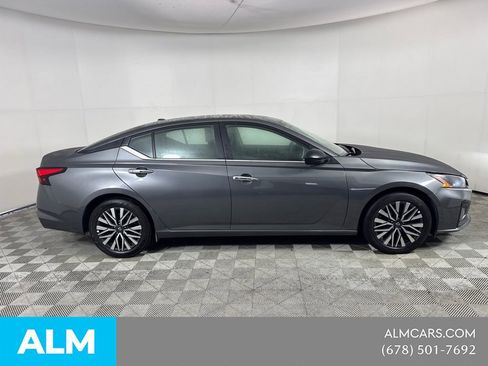 Used 2025 Nissan Altima 2.5 SV FWD image 5