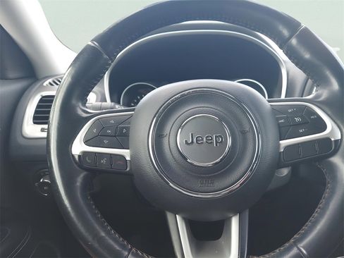 Used 2018 Jeep Compass Latitude image 28