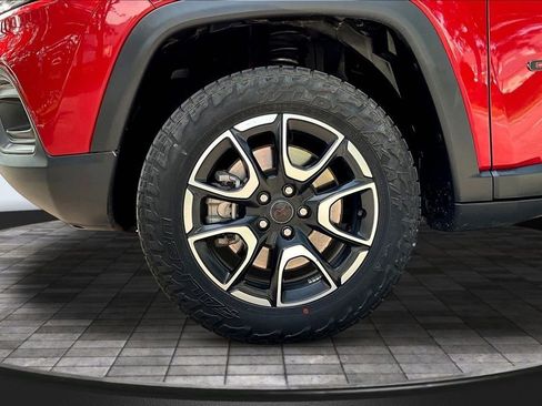 Used 2025 Jeep Compass Trailhawk w/ Trailer Tow Group AWD/4WD image 32