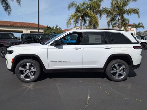 New 2026 Jeep Grand Cherokee Limited w/ Luxury Tech Group II RWD image 8