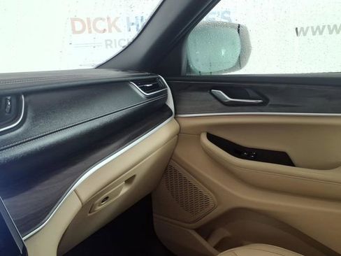 Used 2024 Jeep Grand Cherokee L Limited w/ Luxury Tech Group II image 24