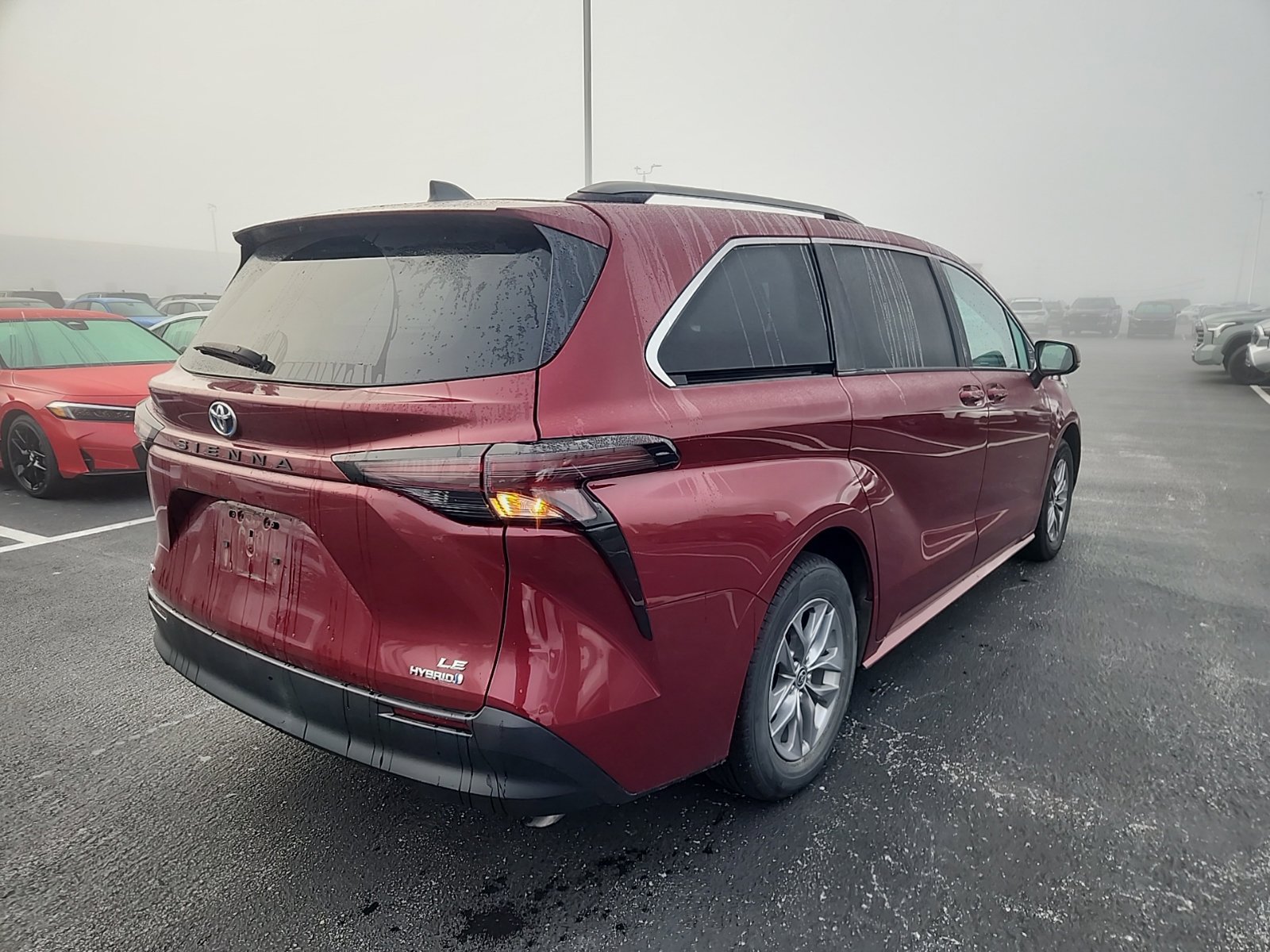 Used 2023 Toyota Sienna LE AWD/4WD image 6