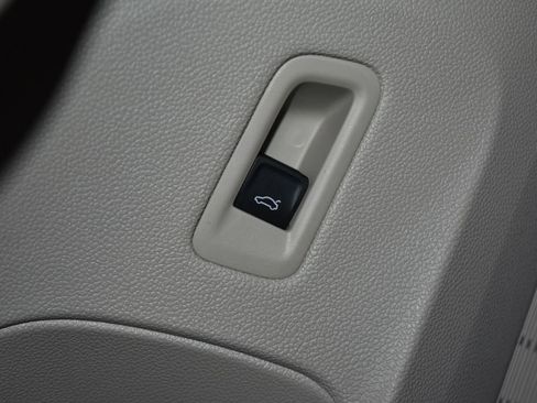 Certified 2025 Volkswagen Atlas SEL Premium R-Line image 6