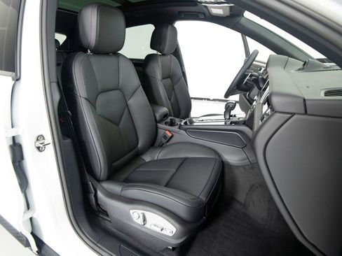 New 2026 Porsche Macan AWD/4WD image 32