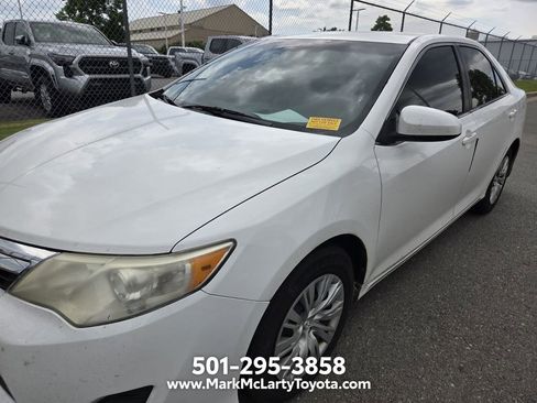 Used 2014 Toyota Camry LE FWD image 5